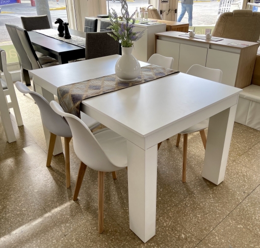 Juego Mesa Melamina Blanca 1.40 x 0.90 + 4 Sillas Tulip Blancas