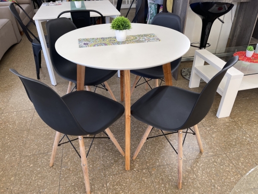 Juego Mesa Nórdica 0.85 diam. + 4 Sillas Eames Negras