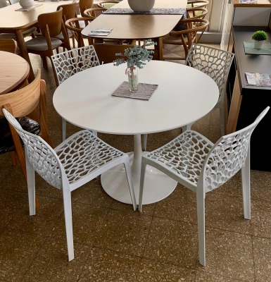 Juego Mesa Tulip Blanca 1.00 diam. + 4 Sillas Mikonos Blancas