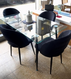 Juego Mesa Venecia Vidrio 1.40 x 0.80 + 4 Sillas Saromi Pana Negra