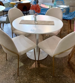 Juego Mesa Tulip Blanca 0.90 diam. + 4 Sillas Niza Boucle Beige