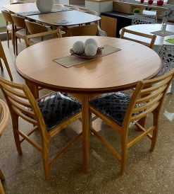 Juego Mesa Extensible Redonda Paraíso 1.20 a 1.60 + 4 Sillas Serena Pana Gris