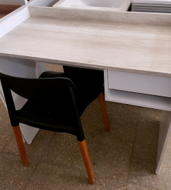 Set Escritorio Melamina Combinado Helsinki con cajón 0.93 + Silla Milano Negra