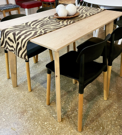 Juego Mesa Carmela 1.20 x 0.85 + 4 Sillas Milano Negras