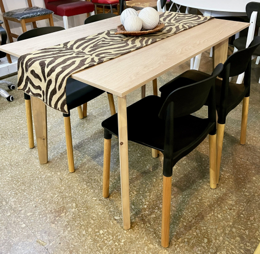 Juego Mesa Carmela 1.20 x 0.85 + 4 Sillas Milano Negras