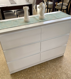 Cómoda Prisma Laqueada Blanca