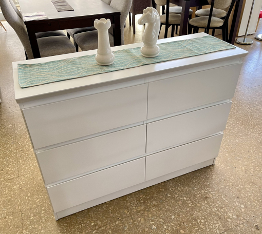 Cómoda Prisma Laqueada Blanca