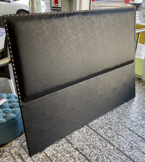 Respaldo Liso con Tachas 1.00 x 1.20