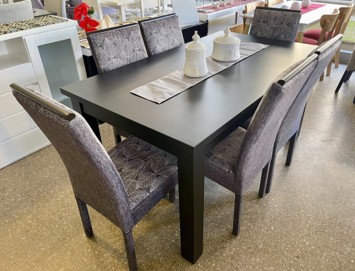 Juego Mesa Trend Laqueada Negra 1.60 x 0.90 + 6 Sillas Varenna Pana Estampada Hojas