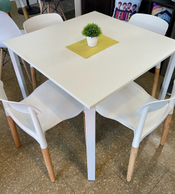 Juego Mesa Milano Blanca 0.85 x 0.85 + 4 Sillas Milano Blancas