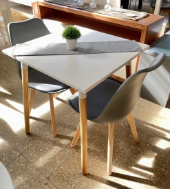 Juego Mesa Eames 0.70 x 0.70 + 2 Sillas Tulip Grises