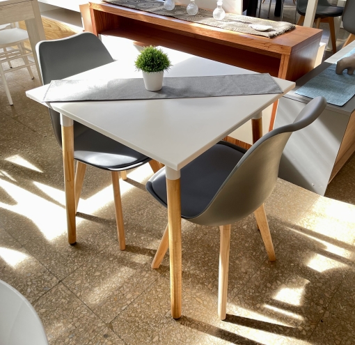 Juego Mesa Eames 0.70 x 0.70 + 2 Sillas Tulip Grices