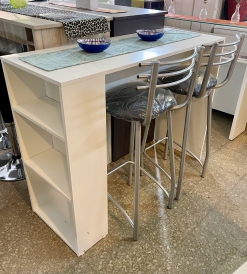 Juego Desayunador Melamina Blanca con Estantes + 2 Banquetas 1020 Caño Gris