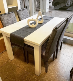 Juego Mesa Trend Laqueada Blanca 1.30 x 0.90 + 4 Sillas Varenna Pana Estampada Hojas