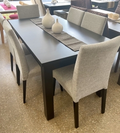 Juego Mesa Trend Laqueada Negra 1.60 x 0.90 + 6 Sillas Brisa Lino Nirvana Piedra