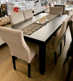 Juego Mesa Trend Laqueada Negra 1.60 x 0.90 + 6 Sillas Relax Lino Nirvana Piedra