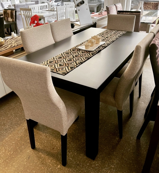 Juego Mesa Trend Laqueada Negra 1.60 x 0.90 + 6 Sillas Relax Lino Nirvana Piedra
