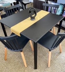 Juego Mesa Milano Negra 0.85 x 0.85 + 4 Sillas Windsor Negras