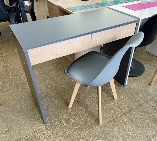 Set Escritorio Niza Melamina Gris/Roble Bardolino con 2 cajones + Silla Tulip Gris
