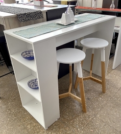 Juego Desayunador Melamina Blanca con Estantes + 2 Banquetas Nórdicas Blancas