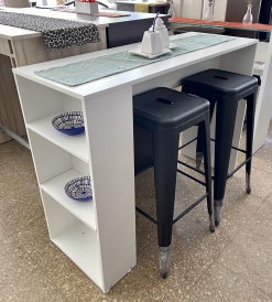 Juego Desayunador Melamina Blanca con Estantes + 2 Banquetas Tolix Negras