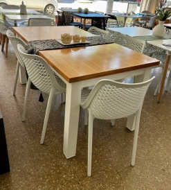 Juego Mesa Trend Tapa Paraíso/Blanco 1.60 x 0.90 + 6 Sillas Varesse Blancas