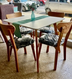 Juego Mesa Nórdica 0.85 x 0.85 + 4 Sillas Retro Paraíso Pana Gris