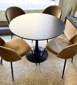 Mesa Tulip Negra 0.90 diam.