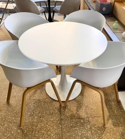 Juego Mesa Tulip Blanca 0.90 diam. + 4 Sillones Nova Wave Blancos