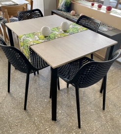 Juego Mesa Milano Roble Kendall/Negra 1.20 x 0.80 + 4 Sillas Varesse Negras