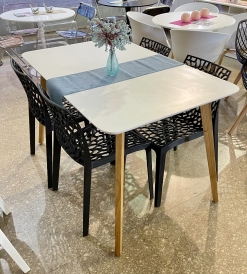 Juego Mesa Nórdica Blanca 1.30 x 0.80 + 4 Sillas Mikonos Negras