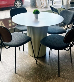 Juego Mesa Circle Blanca 0.90 diam. + 4 Sillas Miller Boucle Gris