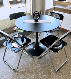 Juego Mesa Tulip Negra 0.90 diam. + 4 Sillas Silver Glass Negras