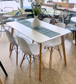 Juego Mesa Nórdica Blanca 1.30 x 0.80 + 4 Sillas Nova Eames Blancas
