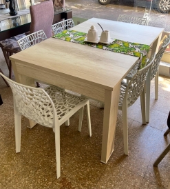 Juego Mesa Capri Melamina Helsinki 1.40 x 0.90 + 6 Sillas Mikonos Blancas