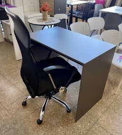 Set Escritorio Cubic Mdf Laqueado UV Gris + Sillón Oficina Red Alto Negro