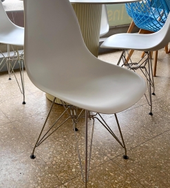 Silla Eames Cromada Blanca