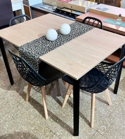 Juego Mesa Milano Roble Kendall/Negra 1.20 x 0.80 + 4 Sillas Nova Tulip Negras