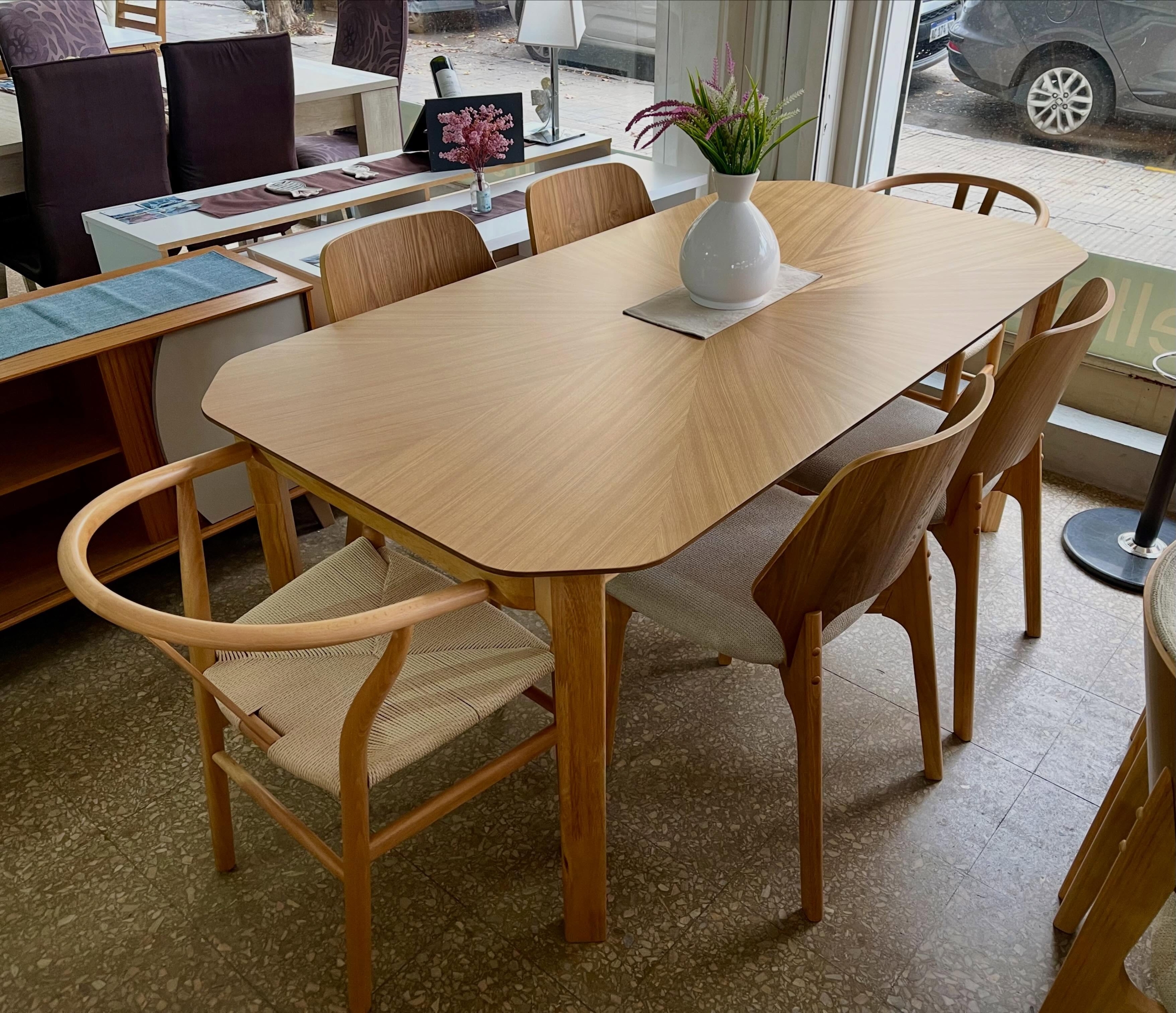 Juego Mesa Ren 1.80 x 0.90 + 4 Sillas Hans Panalty Beige + 2 Sillas Wishbone Enrejado Beige