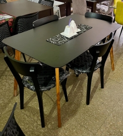 Juego Mesa Nórdica Negra 1.30 x 0.80 + 4 Sillas Retro Paraíso Negras Pana Negra