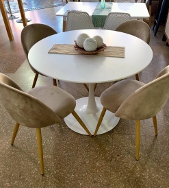 Juego Mesa Tulip Blanca 1.00 diam. + 4 Sillas Oslo Pana Nude