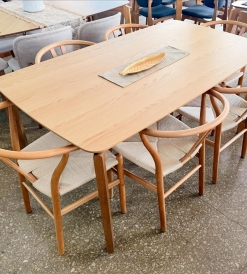 Juego Mesa Balans 1.60 x 0.90 + 6 Sillas Wishbone Enrejado Beige