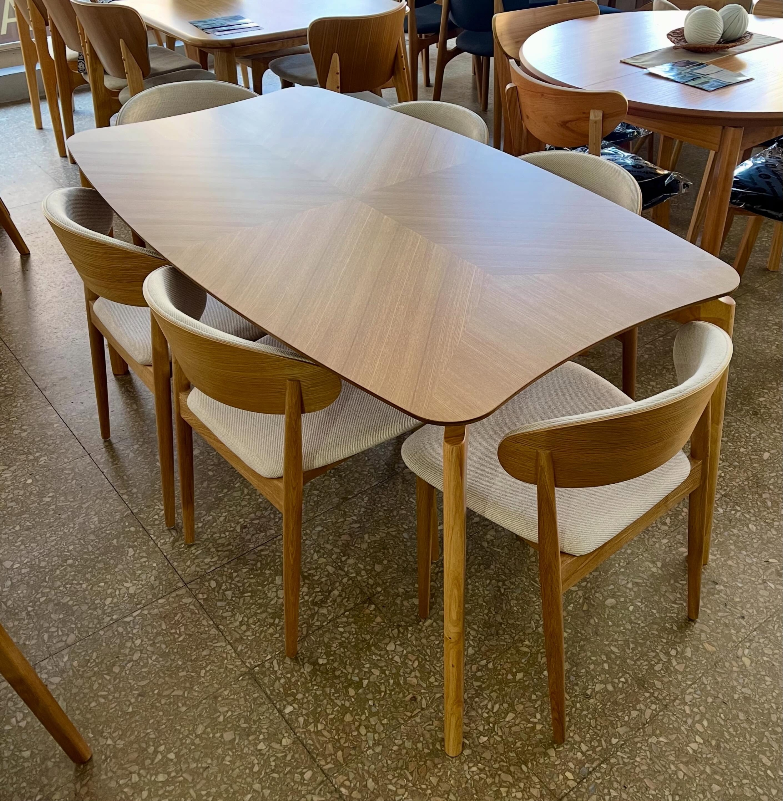 Juego Mesa Lagom 1.60 x 0.90 + 6 Sillas Lucca Corderoid Beige