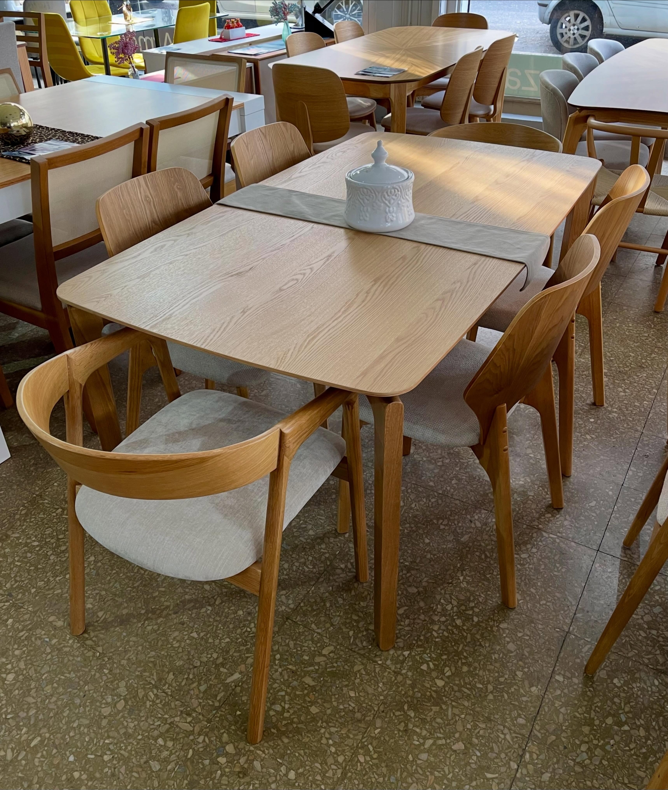 Juego Mesa Balans 1.60 x 0.90 + 4 Sillas Hans Panalty Beige + 2 Sillas Alder Pana Linen Beige