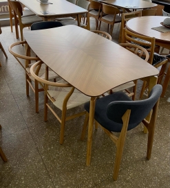 Juego Mesa Lagom 1.60 x 0.90 + 4 Sillas Wishbone Enrejado Beige + 2 Sillas Colonia Corderoid Gris