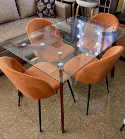 Juego Mesa Venecia Vidrio 1.40 x 0.80 + 4 Sillas Monaco Pana Orange