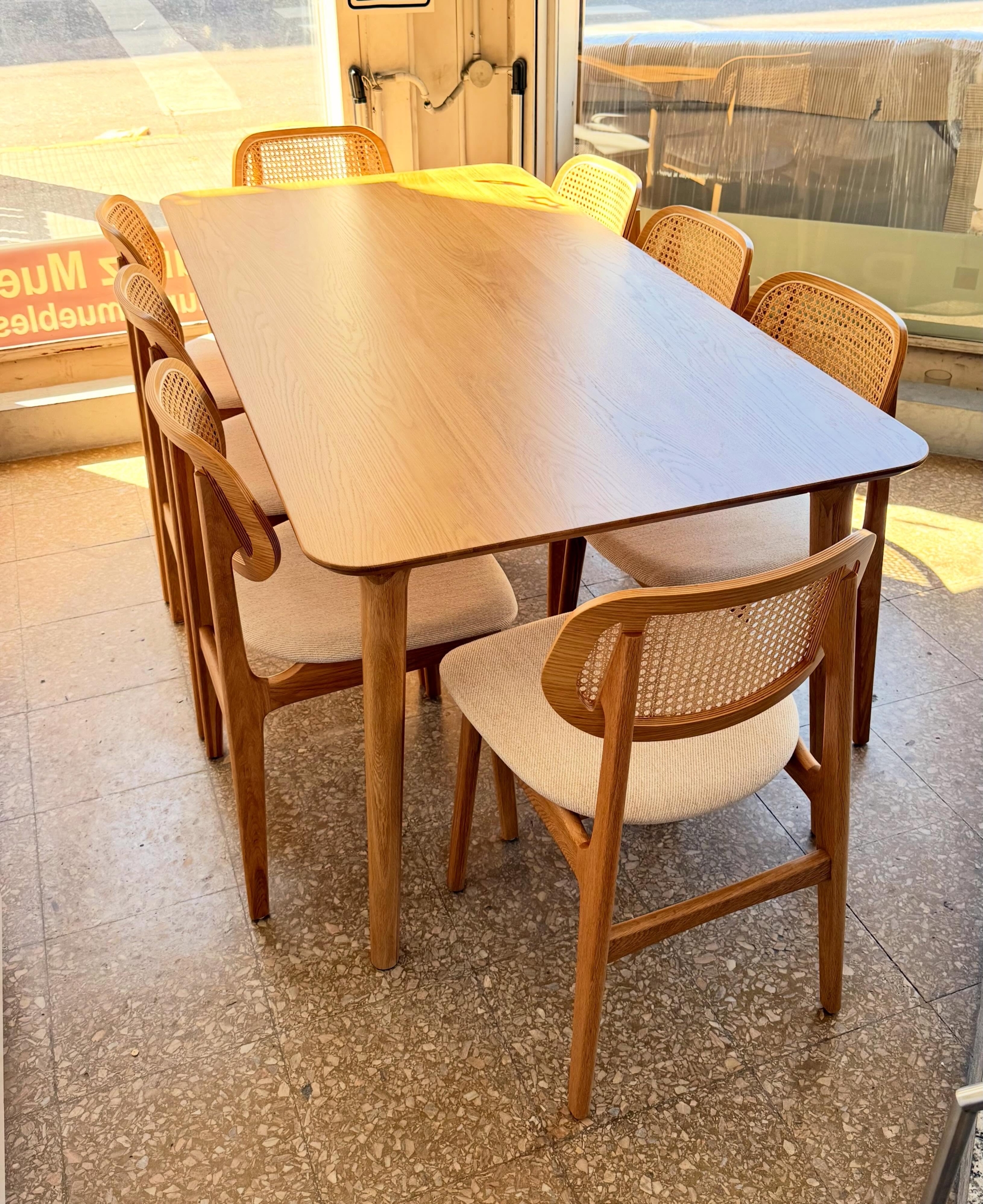 Juego Mesa Milos 1.80 x 0.90 + 8 Sillas Carmelo Corderoid Beige