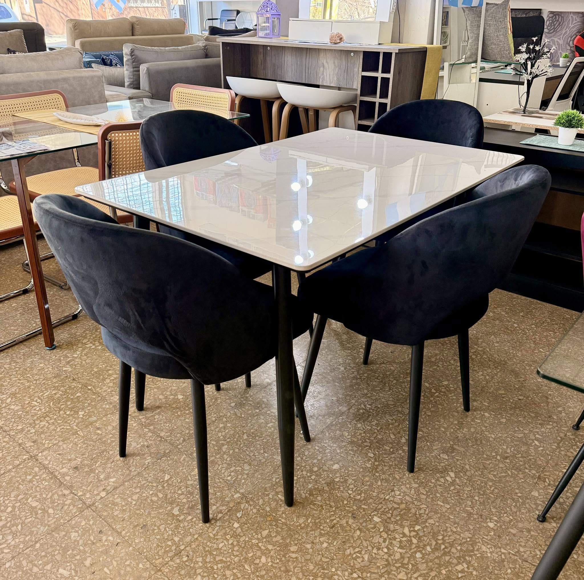 Juego Mesa Fija Neolith 1.20 x 0.80 + 4 Sillas Saromi Negras - Imagen 2