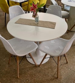 Juego Mesa Tulip Blanca 1.00 diam. + 4 Sillas Nova Eames Blancas
