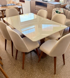 Juego Mesa Sevilla Off White con Vidrio 1.35 x 0.90 + 6 Sillas Harmony Lino Natural